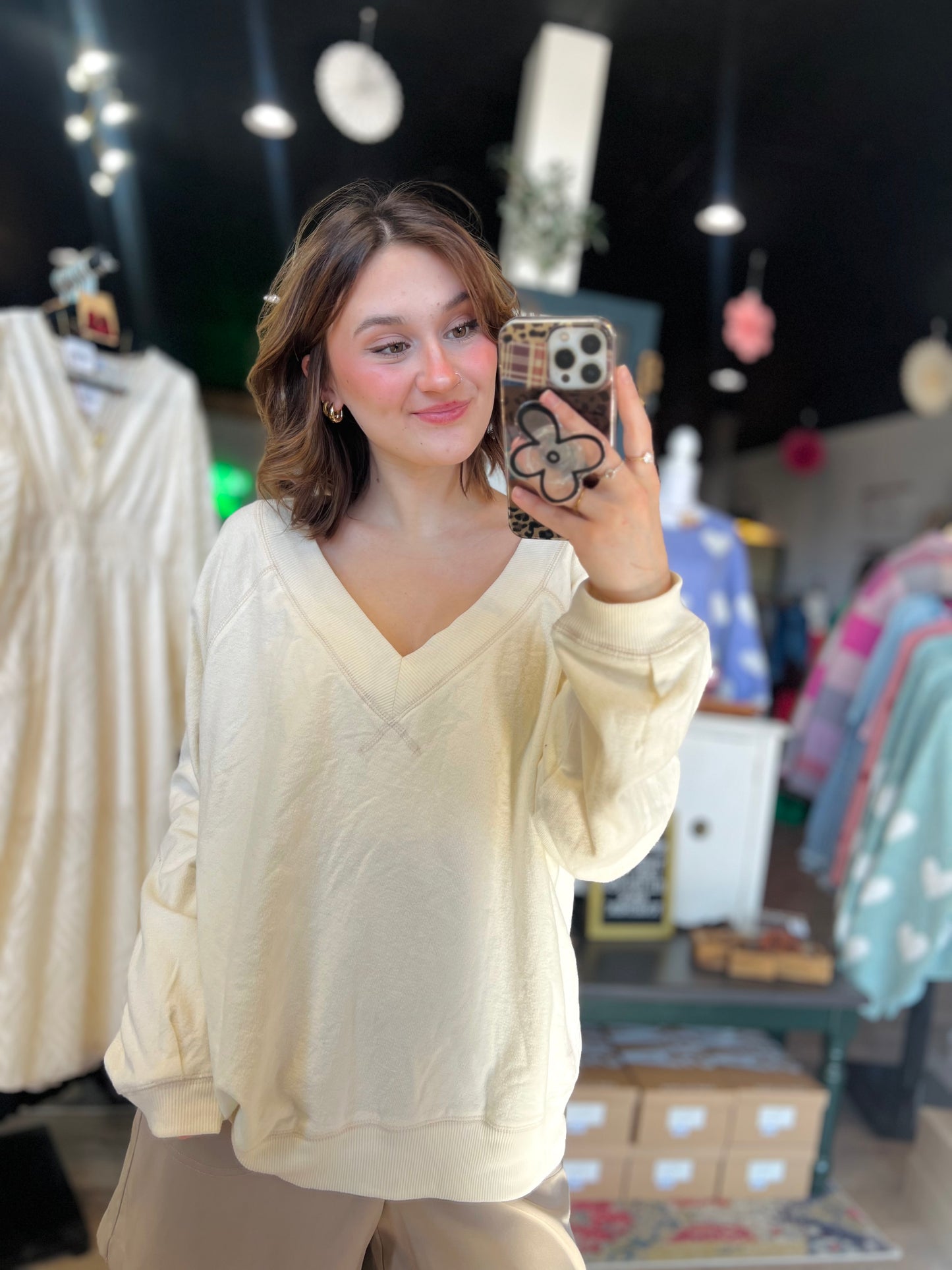 V Neck Cream Crew - L