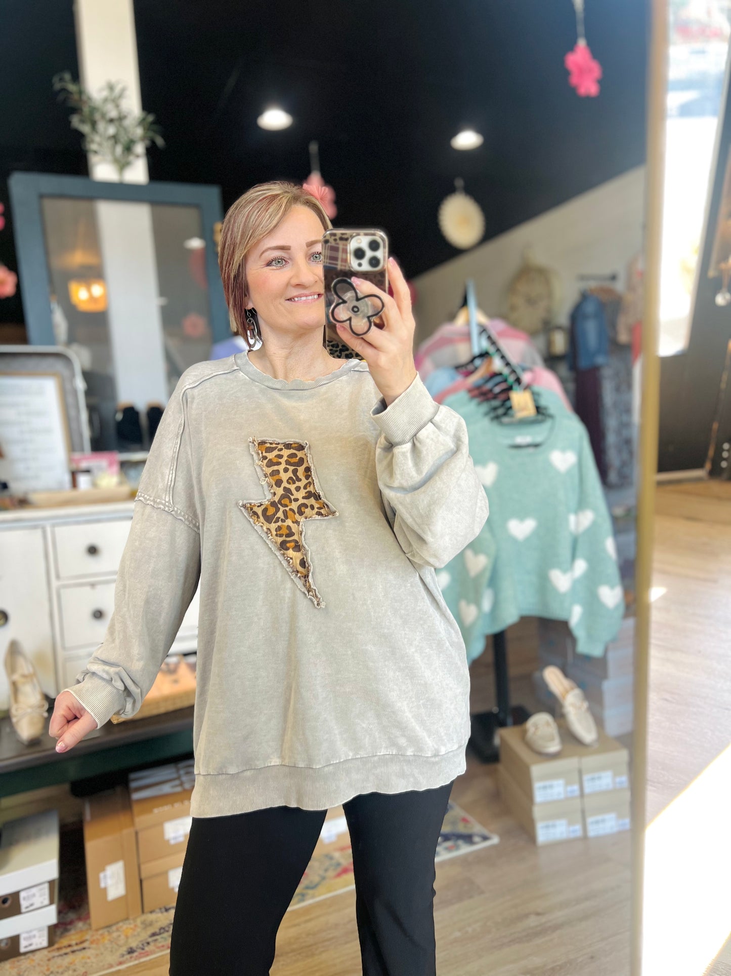 Easel Cheetah Lightning Bolt Crew - L