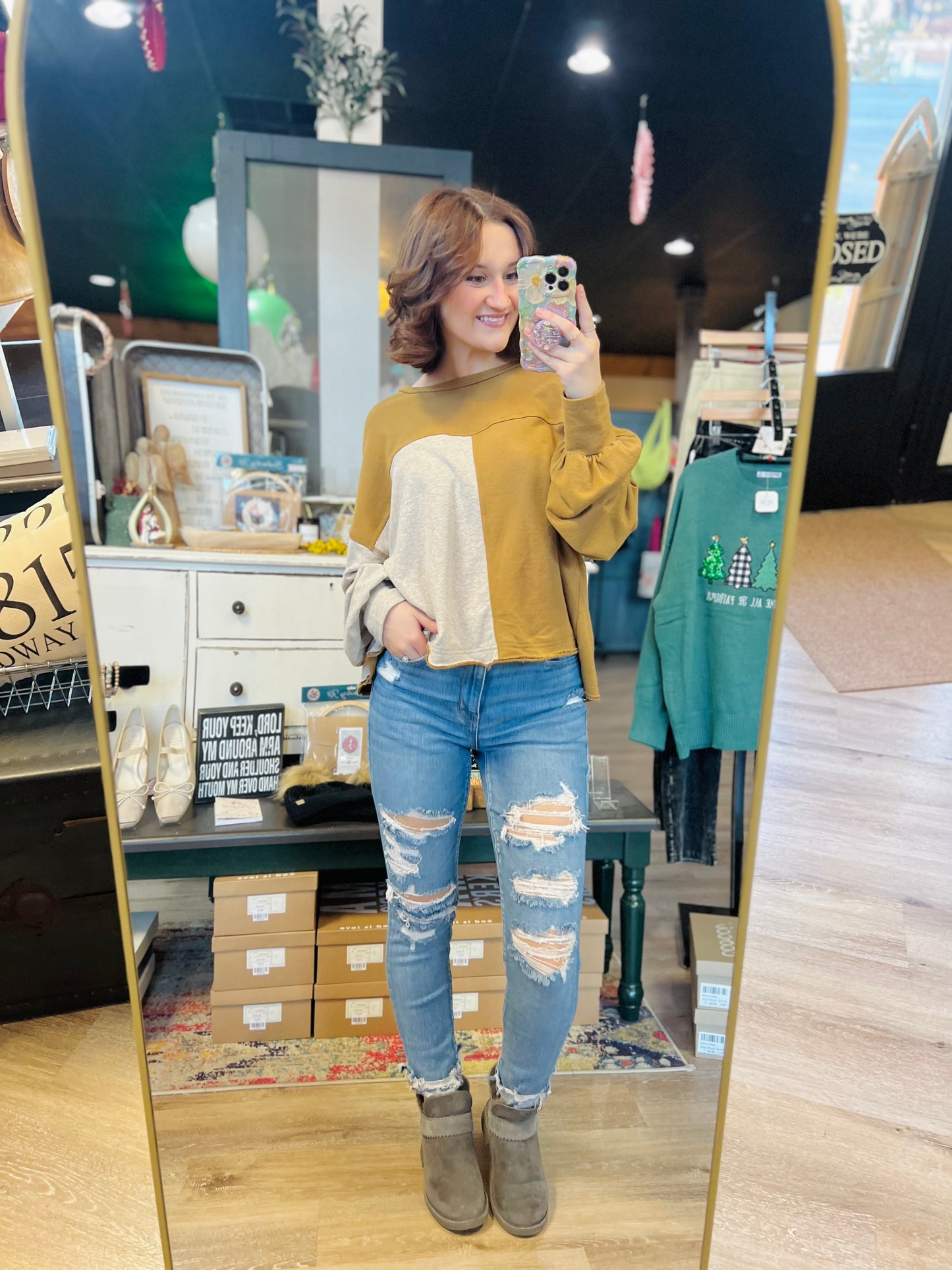 American Eagle Distressed Jeans - 8