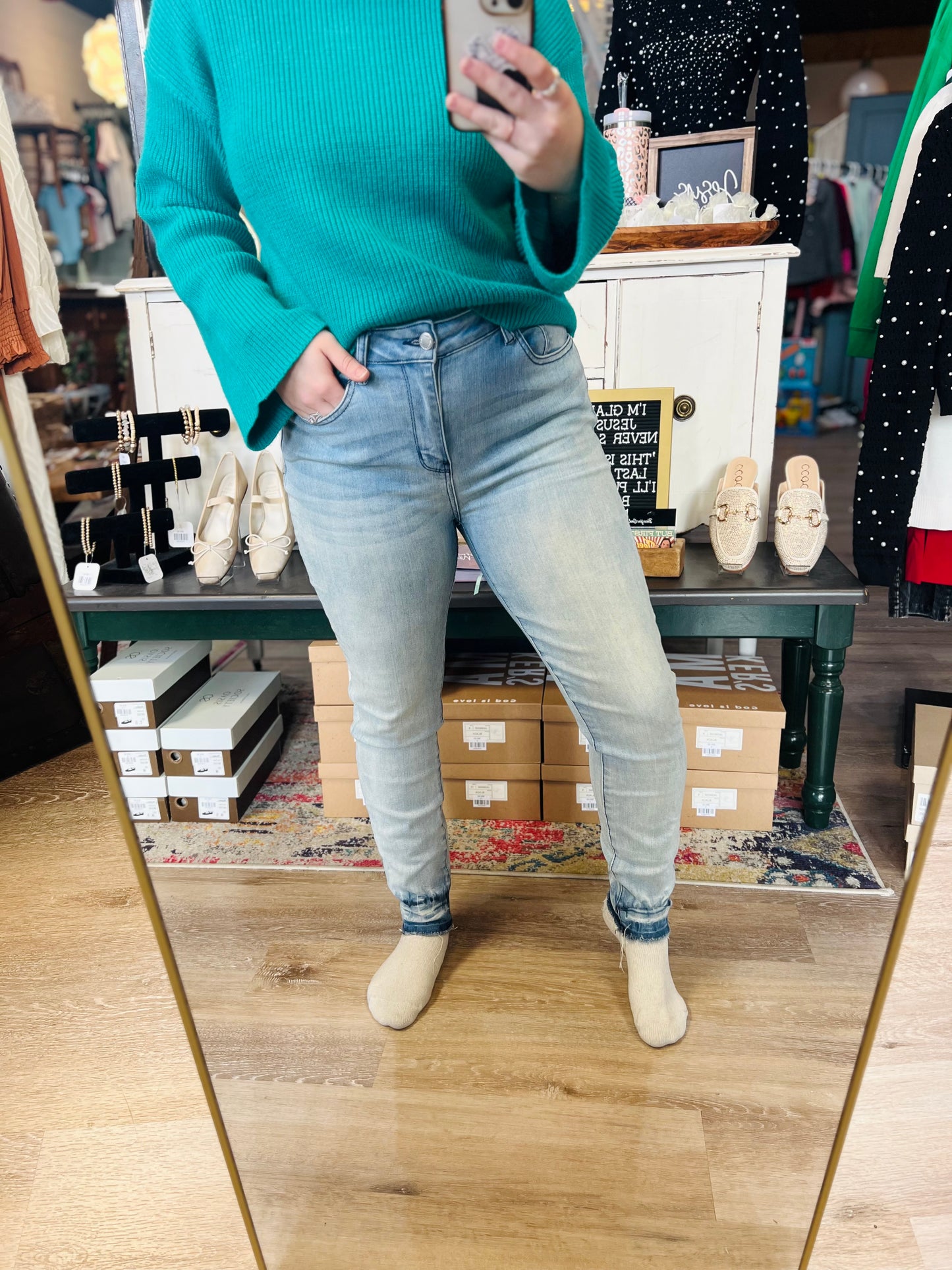 Judy Blue Light Wash - Size 9