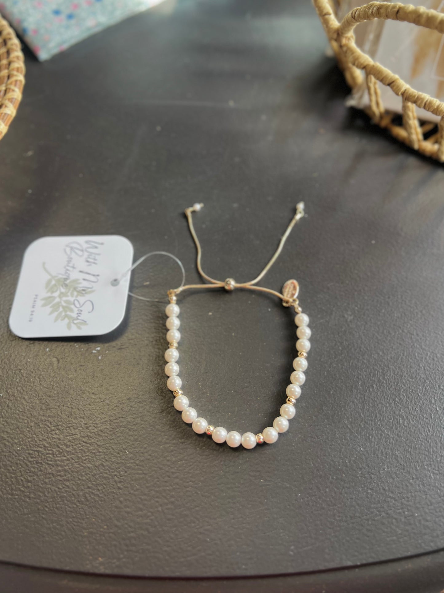 Ann Taylor Pearl Pull Bracelet