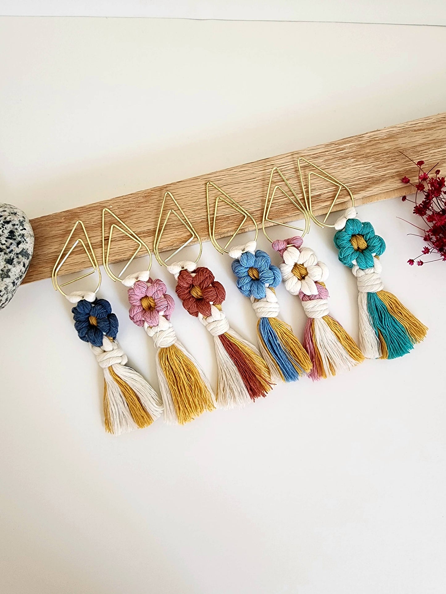 Macrame Daisy Bookmark - Peacock Blue