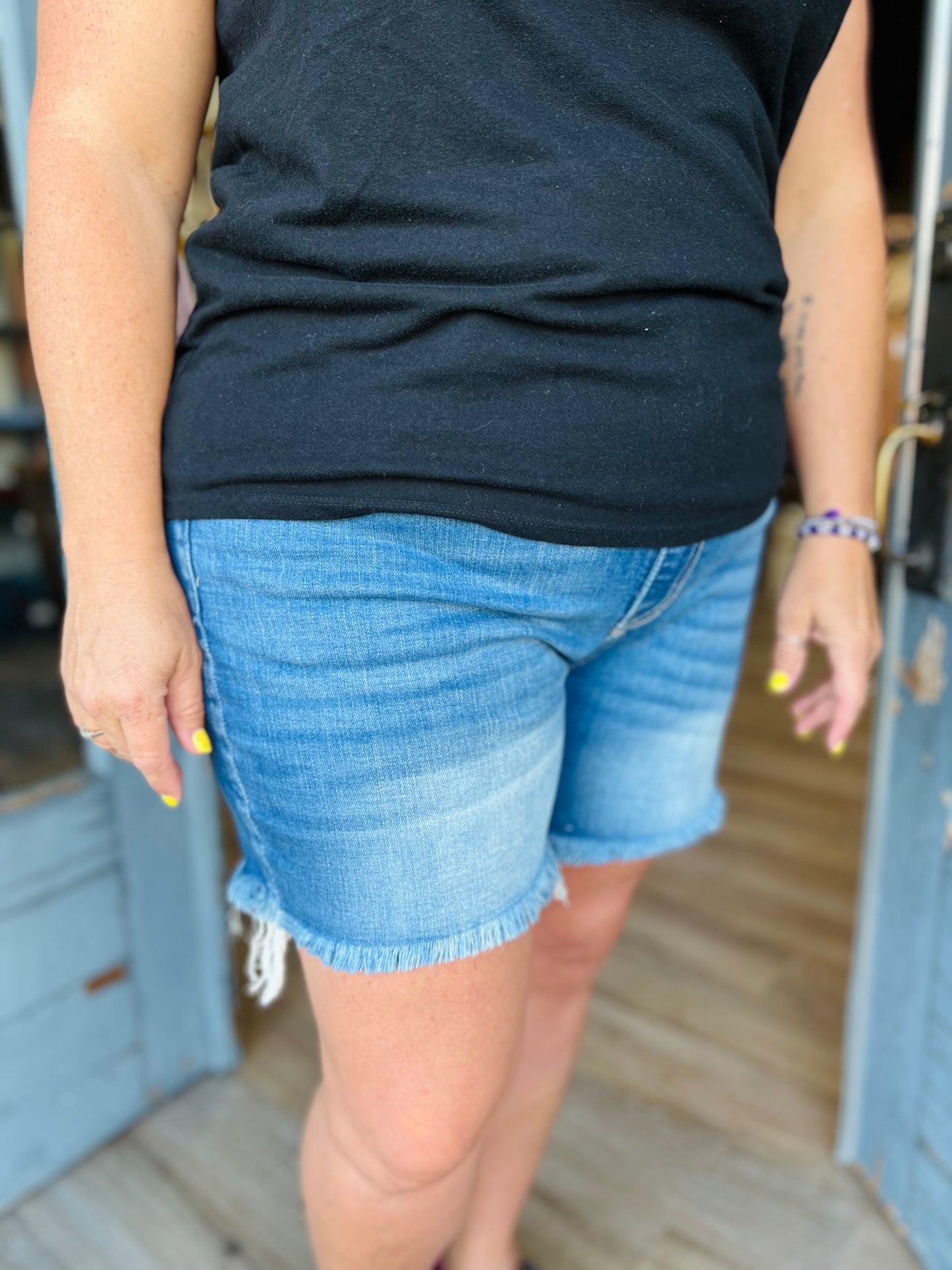 Naamah | Mid Rise Denim Shorts - Curvy