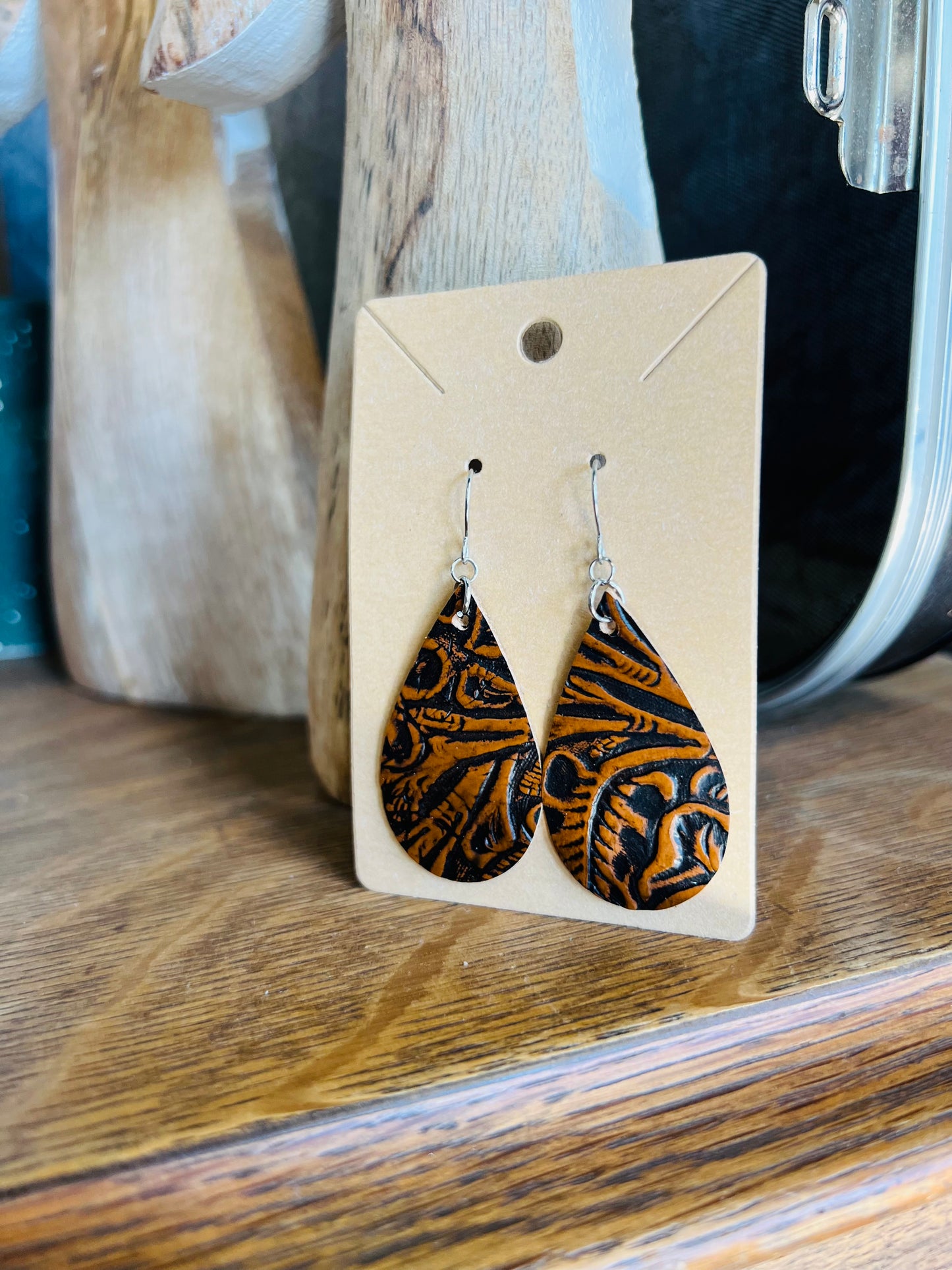 Medium Teardrop | Brown & Black Tooled