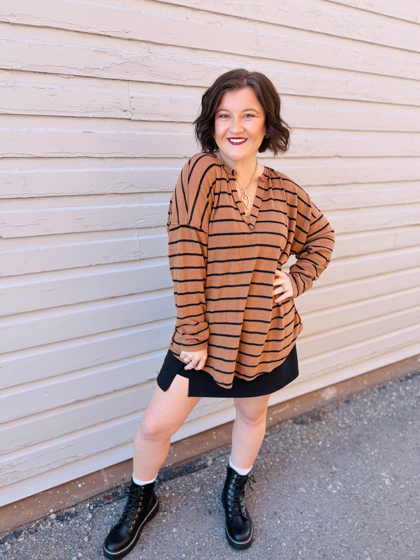 Bliss | Curvy Exposed Seam Top - Brown