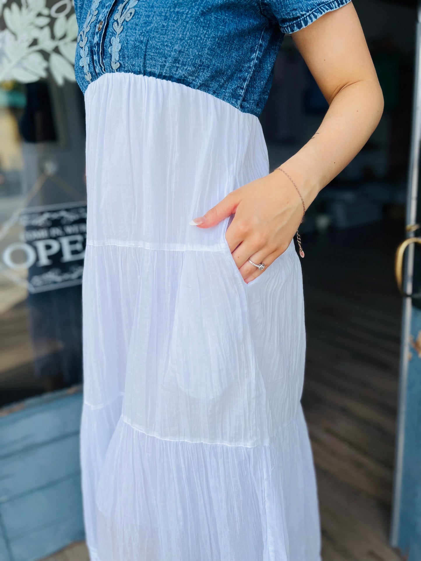 Buffay | Babydoll Midi Dress