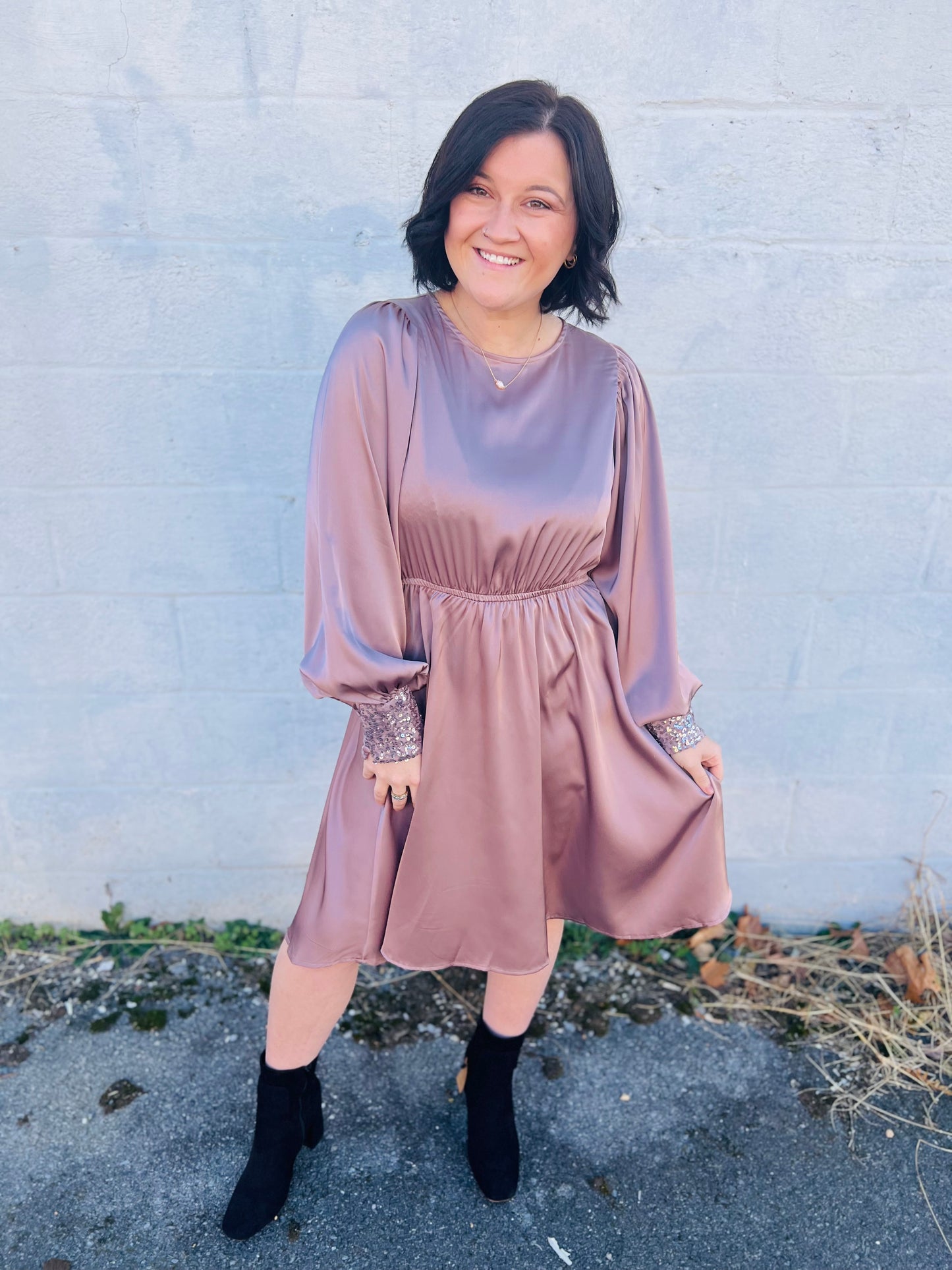 Puff long sleeve with sequin midi satin dress