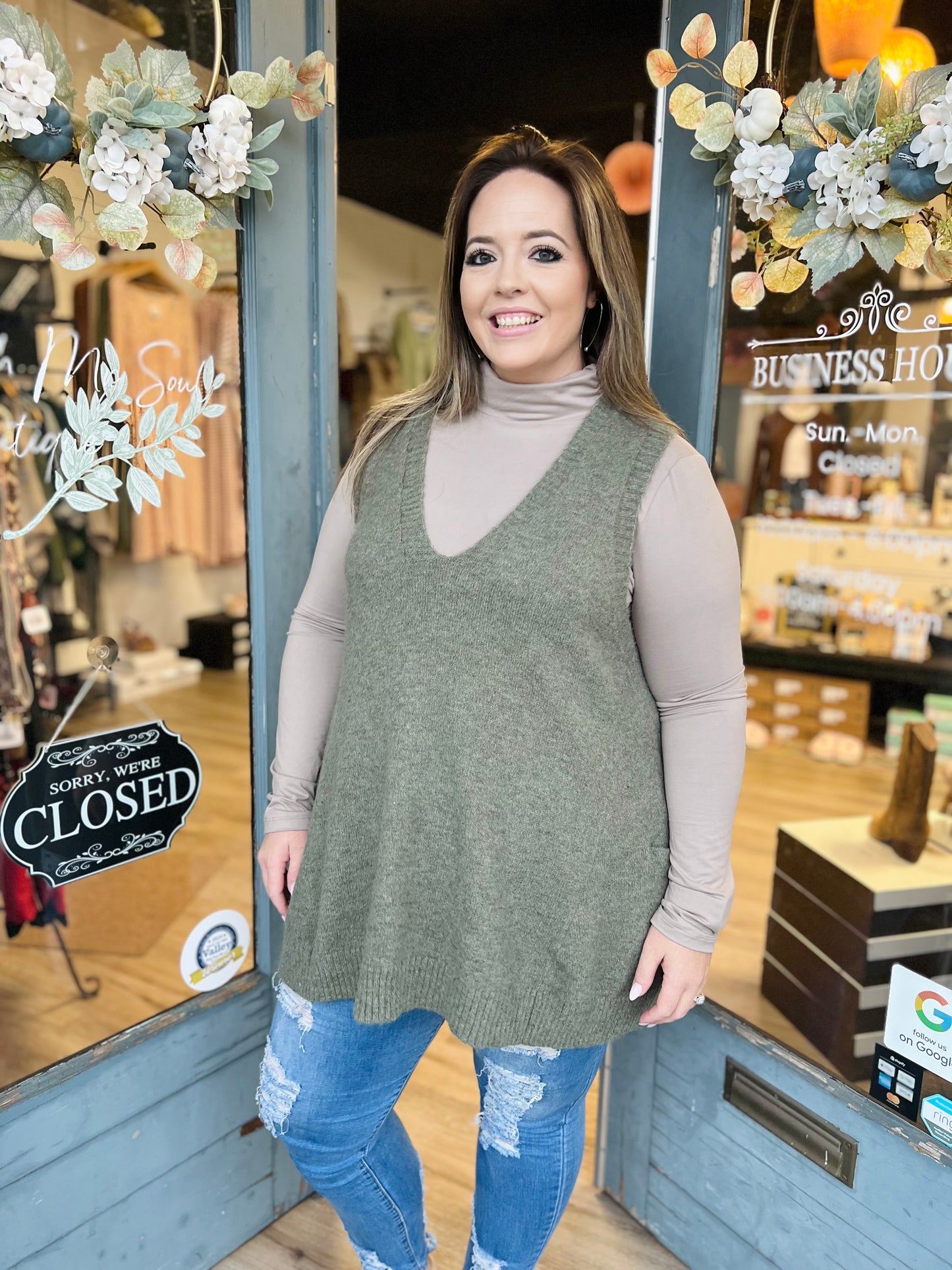 Evie | Curvy Sweater Vest