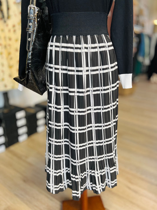 Metrowear Pleaded Skirt - Size L