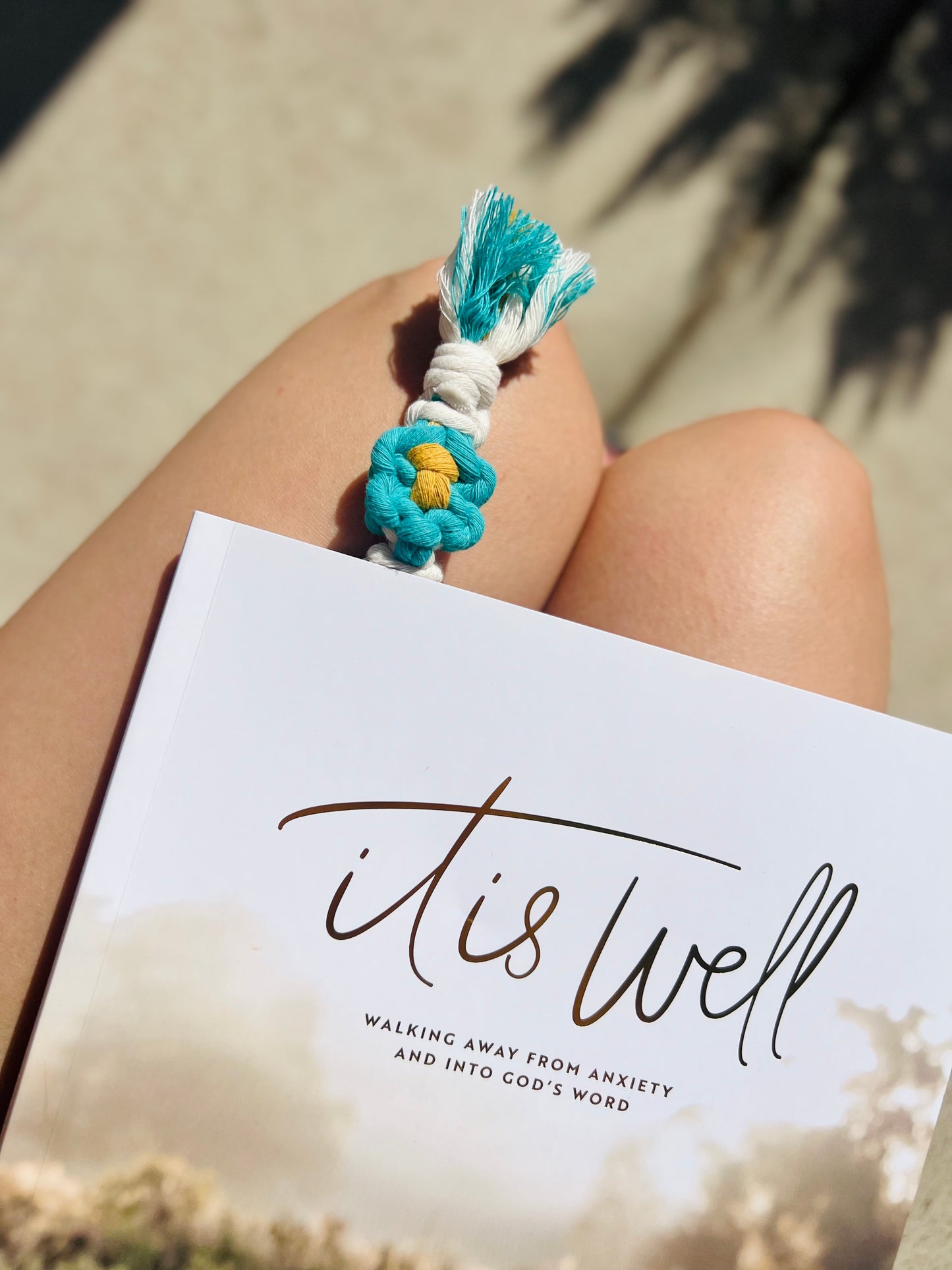 Macrame Daisy Bookmark - Ocean Teal