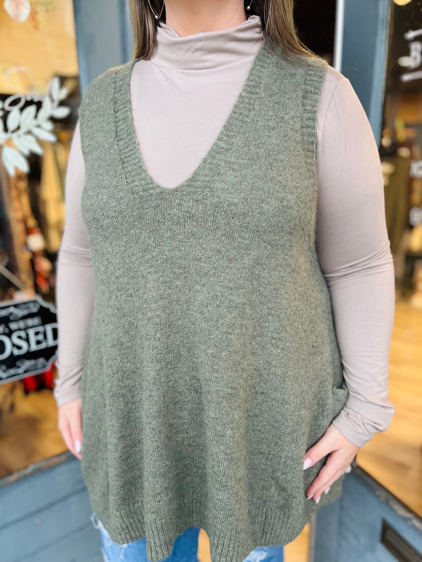 Evie | Curvy Sweater Vest