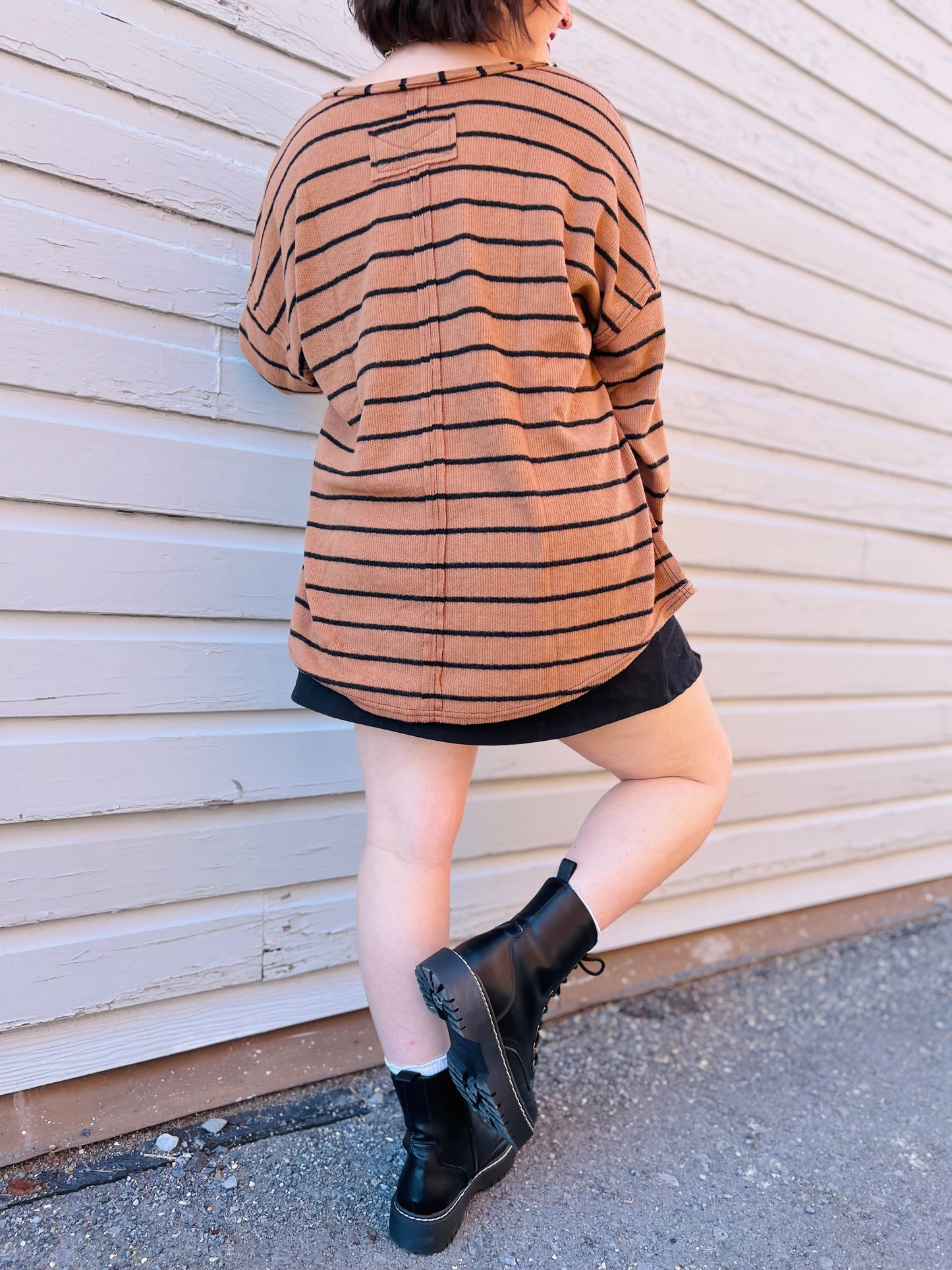 Bliss | Curvy Exposed Seam Top - Brown