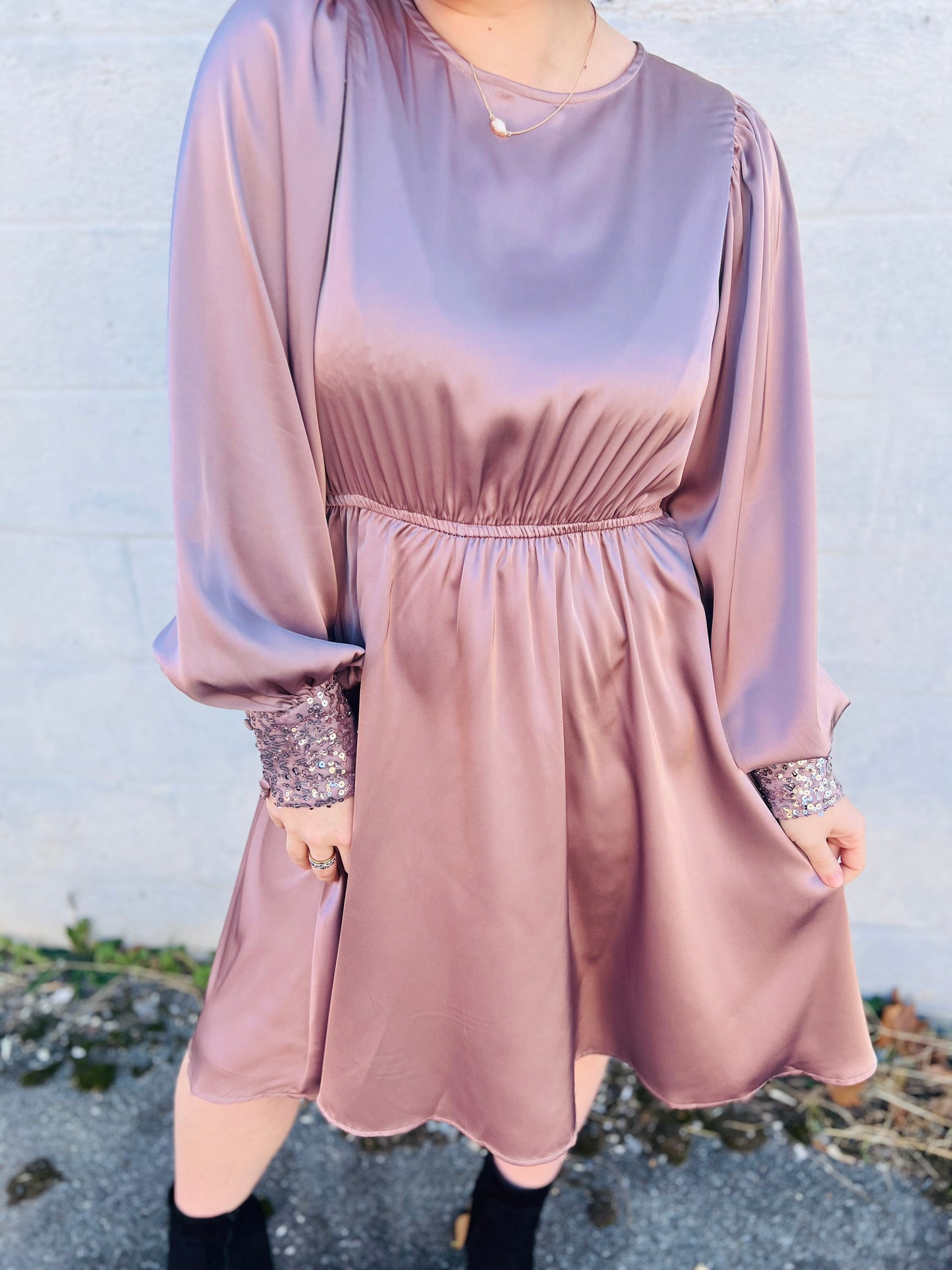 Puff long sleeve with sequin midi satin dress