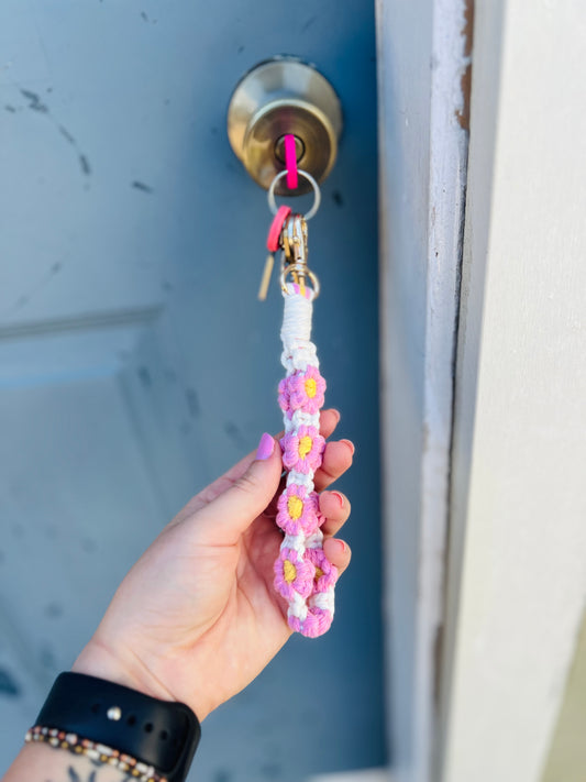 Macrame Daisy | Keychain - Pink