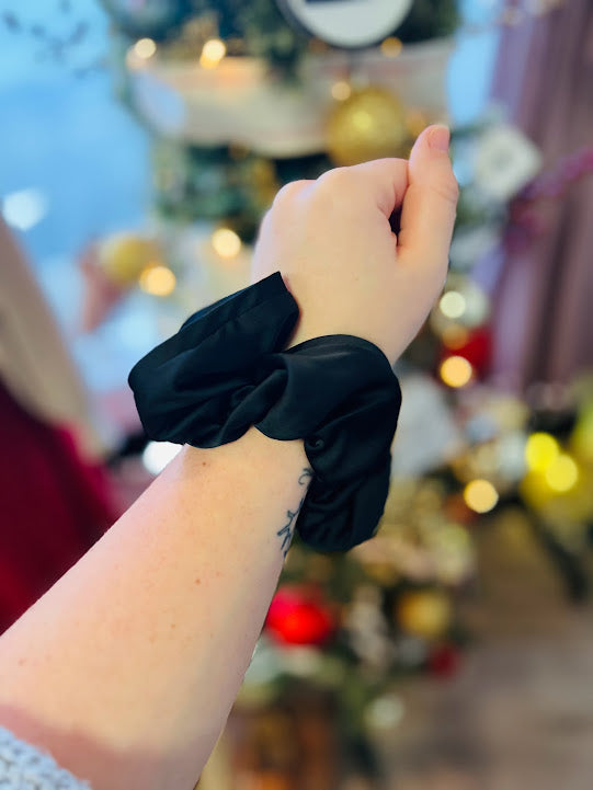 Women Neutral Textured Hair Scrunchies