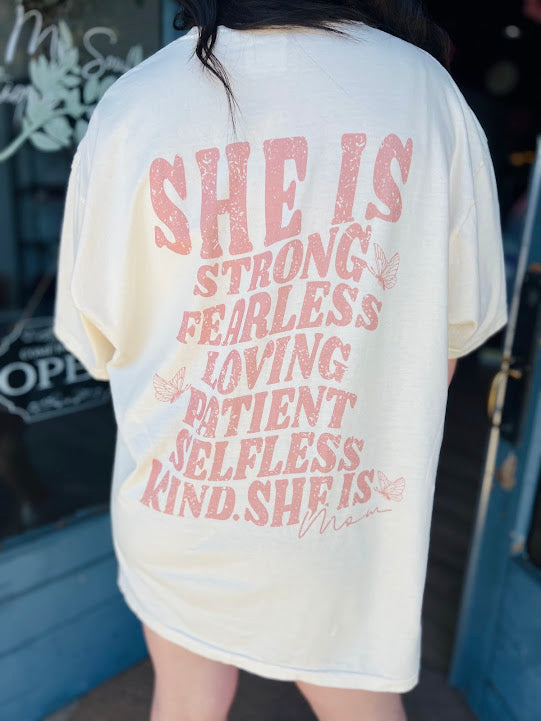 She Is Mom <3 | Graphic Tee