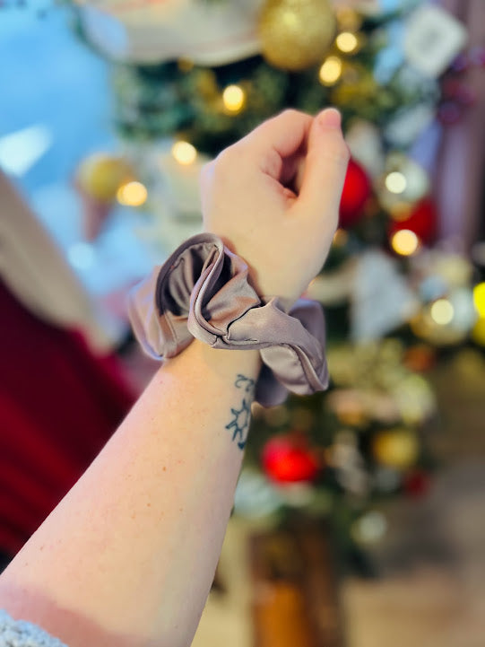 Women Neutral Textured Hair Scrunchies